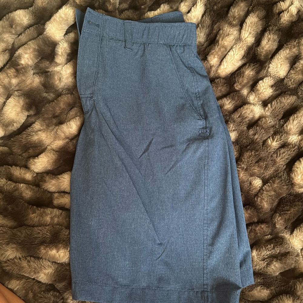 Under armour size 34 golf shorts